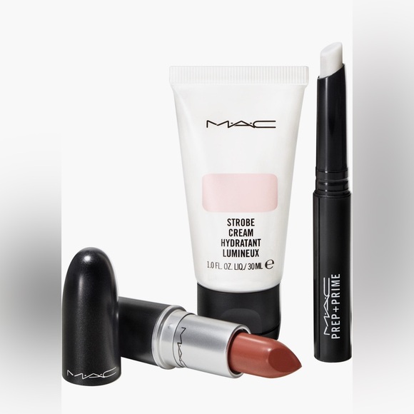 MAC Cosmetics
MAC Run the Show Kit - Picture 4 of 5